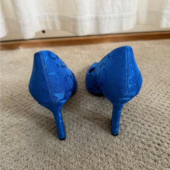Gianni Bini Blue Floral Heels - Picture 3 of 4